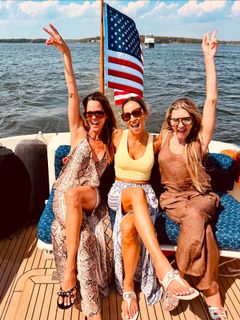 Brooke Burke feet photo thumbnail