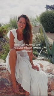 Brooke Burke feet photo thumbnail