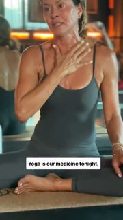 Brooke Burke feet photo thumbnail