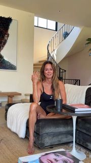 Brooke Burke feet photo thumbnail