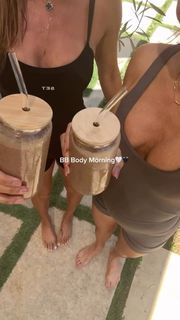 Brooke Burke feet photo thumbnail