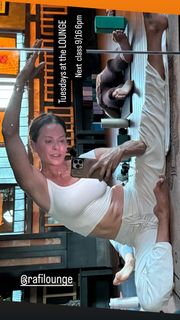 Brooke Burke feet photo thumbnail