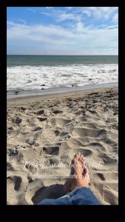 Brooke Burke feet photo thumbnail