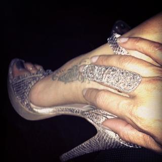 Brooke Burke feet photo thumbnail