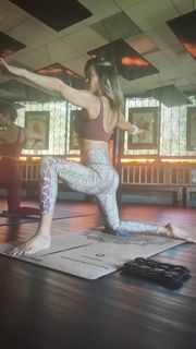 Brooke Burke feet photo thumbnail