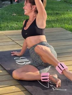 Brooke Burke feet photo thumbnail