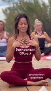 Brooke Burke feet photo thumbnail