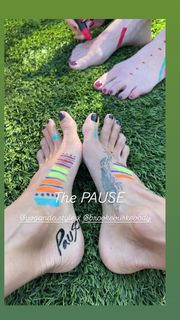 Brooke Burke feet photo thumbnail