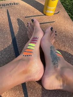 Brooke Burke feet photo thumbnail