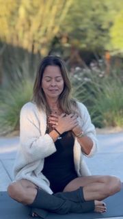 Brooke Burke feet photo thumbnail