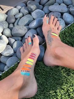 Brooke Burke feet photo thumbnail