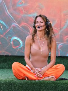 Brooke Burke feet photo thumbnail