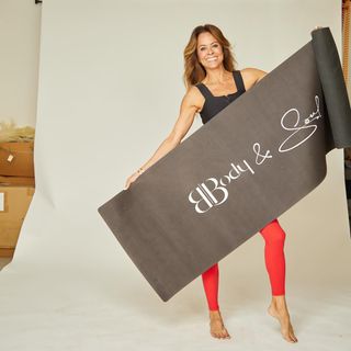 Brooke Burke feet photo thumbnail