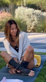 Brooke Burke feet photo 18