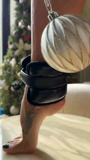 Brooke Burke feet photo 8