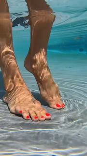 Brooke Burke feet photo 19
