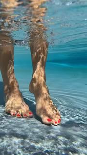 Brooke Burke feet photo 18