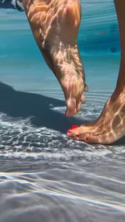 Brooke Burke feet photo 16