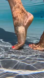 Brooke Burke feet photo 15