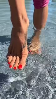 Brooke Burke feet photo 14