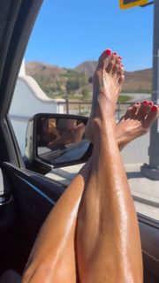 Brooke Burke feet photo 16