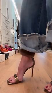 Brooke Burke feet photo 16