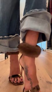 Brooke Burke feet photo 15