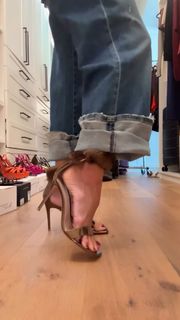 Brooke Burke feet photo 12
