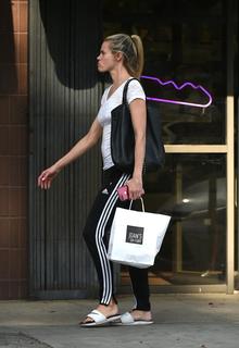Brooke Burns feet photo thumbnail