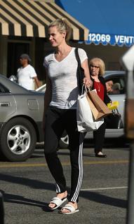 Brooke Burns feet photo thumbnail