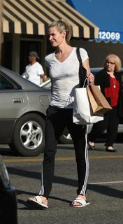 Brooke Burns feet photo thumbnail