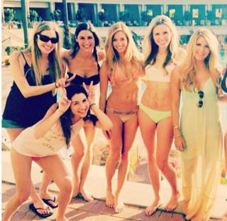 Brooke Butler feet photo thumbnail