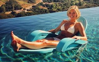 Brooke Butler feet photo thumbnail