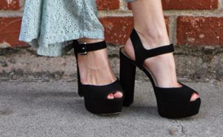 Brooke Butler feet photo thumbnail