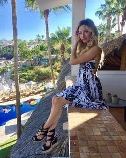 Brooke Butler feet photo thumbnail