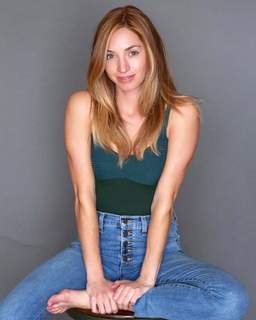 Brooke Butler feet photo thumbnail