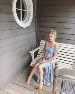 Brooke Butler feet photo thumbnail