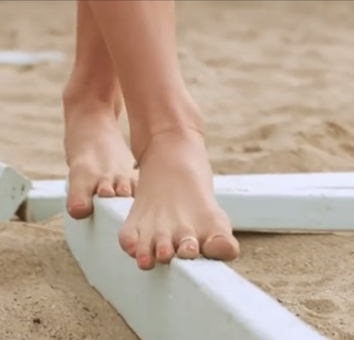 Brooke Butler feet photo thumbnail