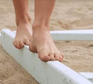 Brooke Butler feet photo thumbnail