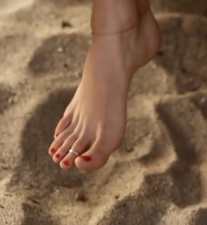 Brooke Butler feet photo thumbnail