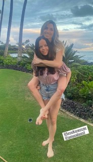 Brooke Butler feet photo thumbnail