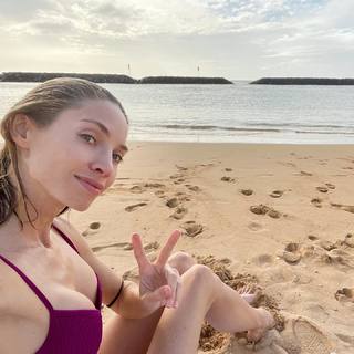 Brooke Butler feet photo thumbnail