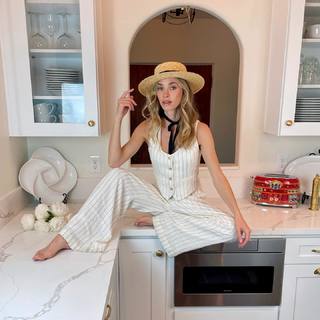 Brooke Butler feet photo thumbnail