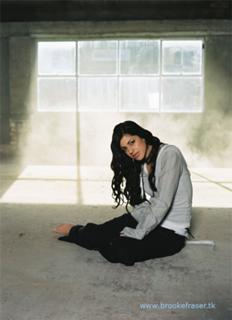 Brooke Fraser feet photo 3