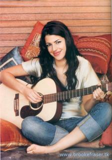 Brooke Fraser feet photo 7