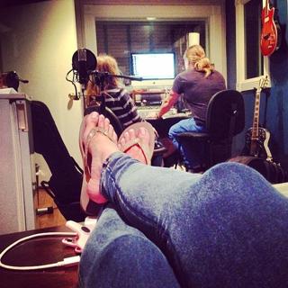 Brooke Hogan feet photo thumbnail