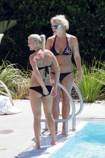 Brooke Hogan feet photo thumbnail