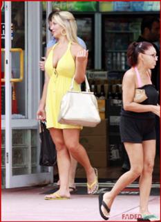 Brooke Hogan feet photo thumbnail