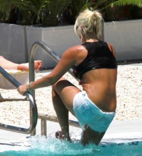 Brooke Hogan feet photo thumbnail