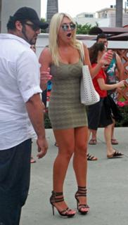 Brooke Hogan feet photo thumbnail
